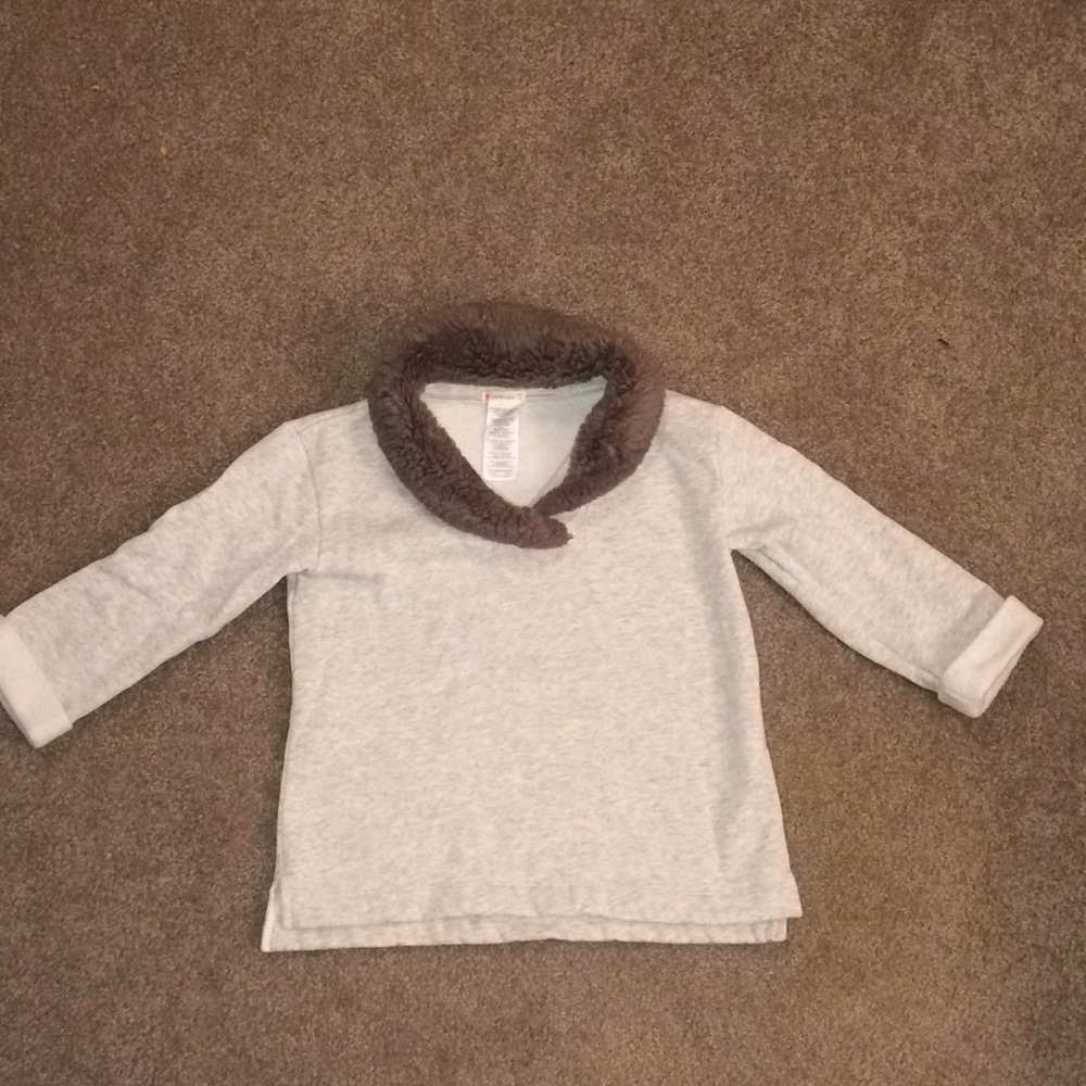 Girls (size 8) sweatshirt with fur collar